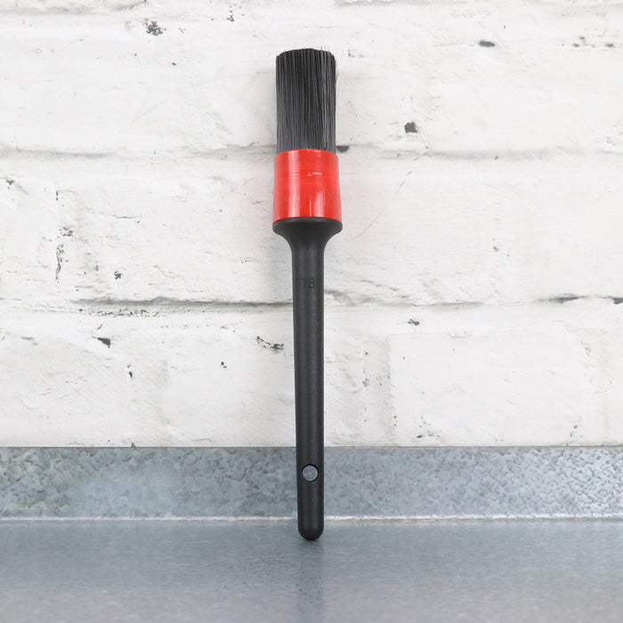 Martin Cox Black & Red Sash Detailing Brush (Size 18)